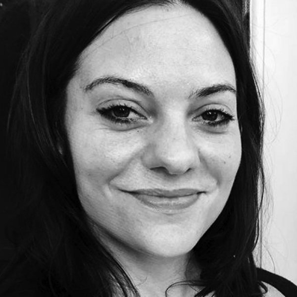 Zoë Radas — Journalist & Copy Editor, free.studio